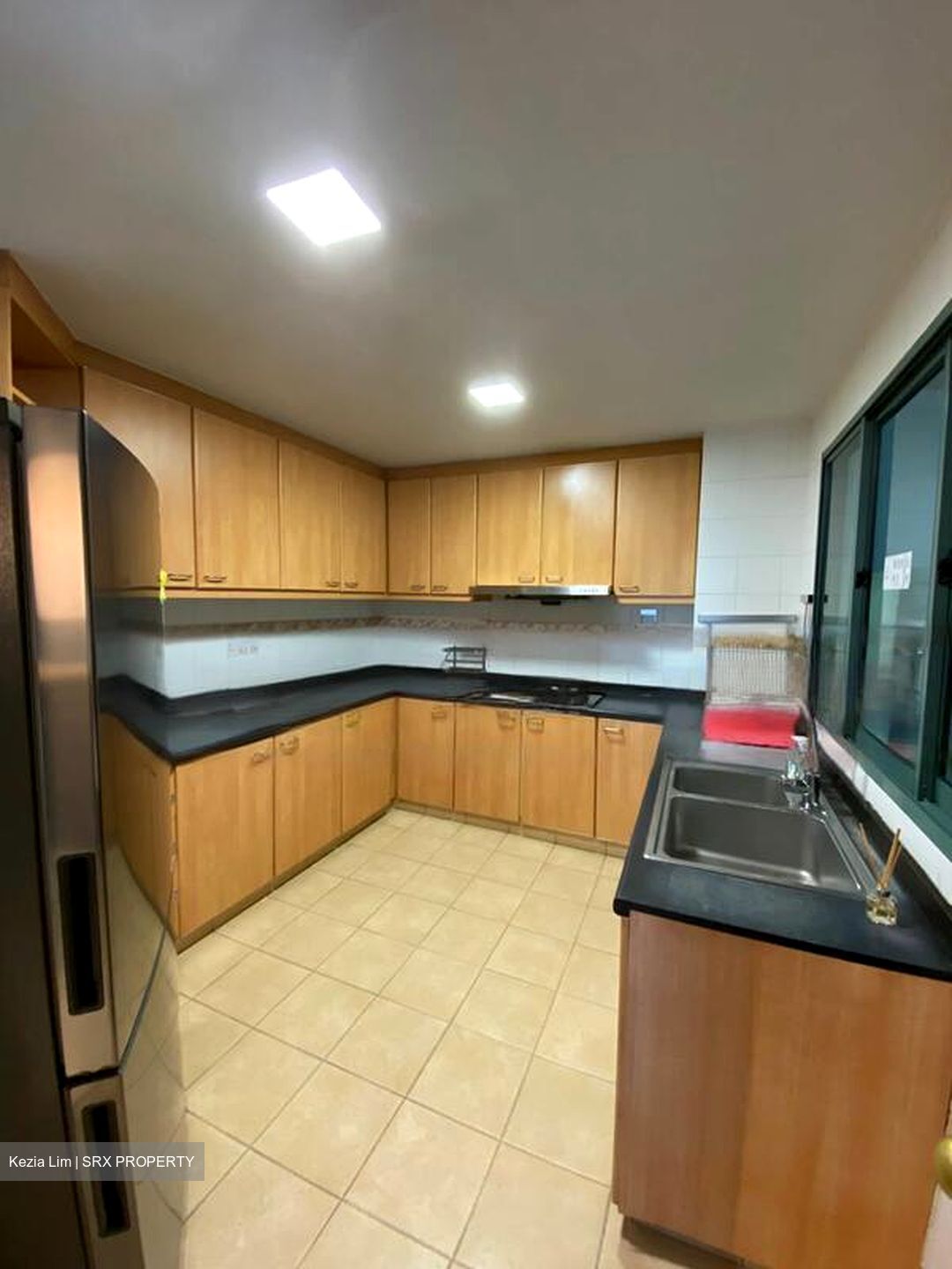 Simsville (D14), Condominium #588319031